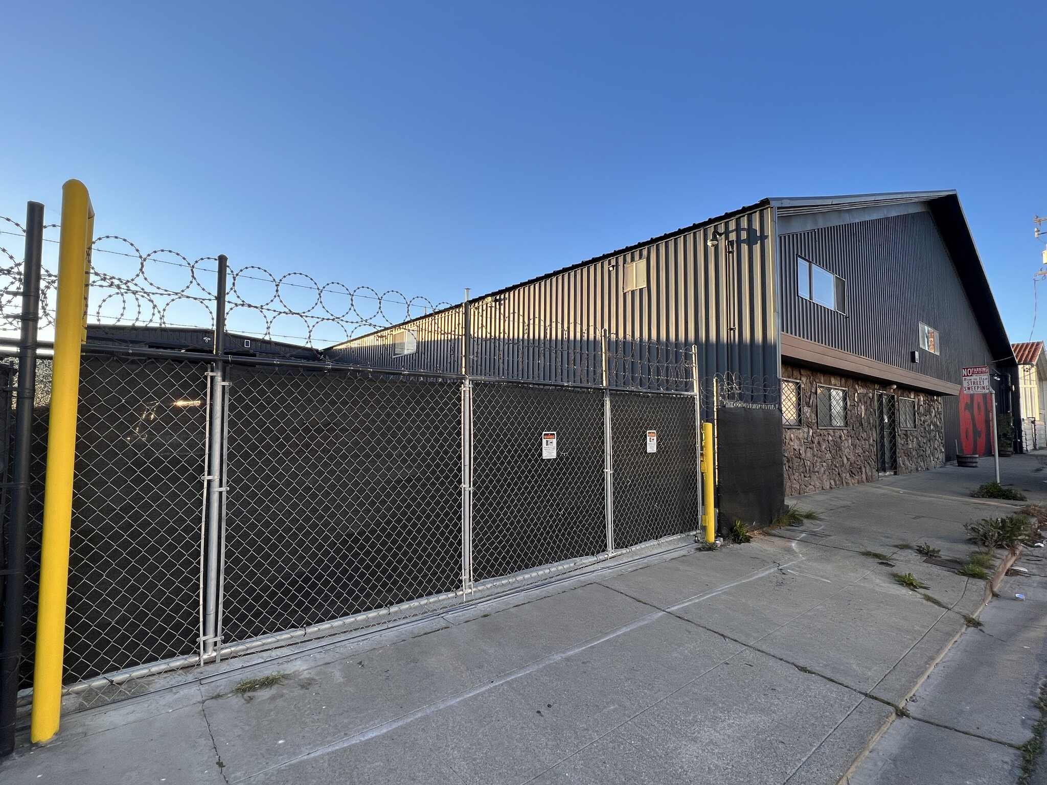 691 S 31st St, Richmond, CA à louer Photo de l’immeuble– Image 1 sur 11