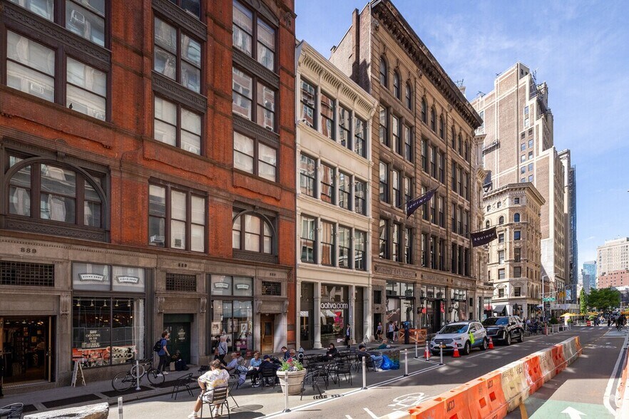 893 Broadway, New York, NY à vendre - Photo de l’immeuble – Image 2 sur 9