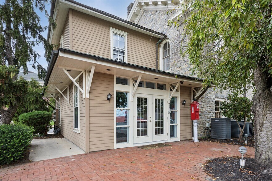 300 Pond St, Bristol, PA à vendre - Photo de l’immeuble – Image 3 sur 26