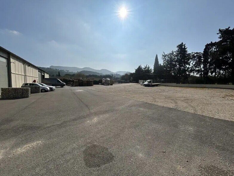 Industriel/Logistique dans Cavaillon à louer - Photo de l’immeuble – Image 3 sur 11