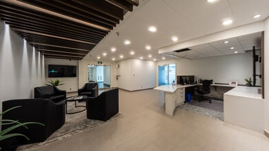 1200 59th Ave SE, Calgary, AB à louer Photo intérieure– Image 2 sur 10