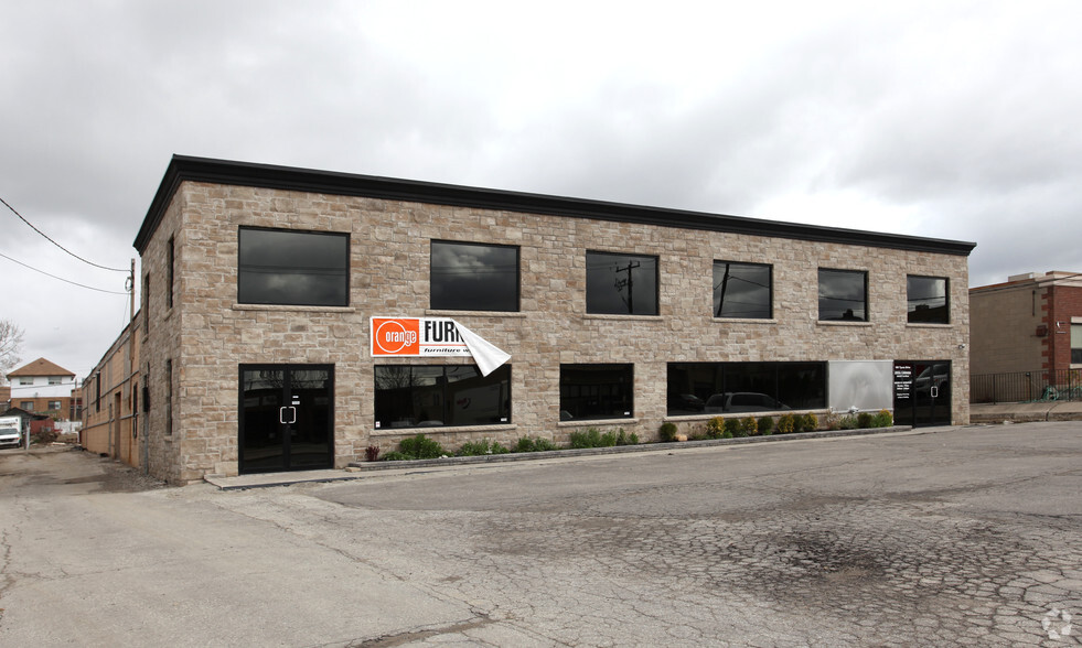 106-108 Tycos Dr, Toronto, ON à vendre - Photo principale – Image 1 sur 3