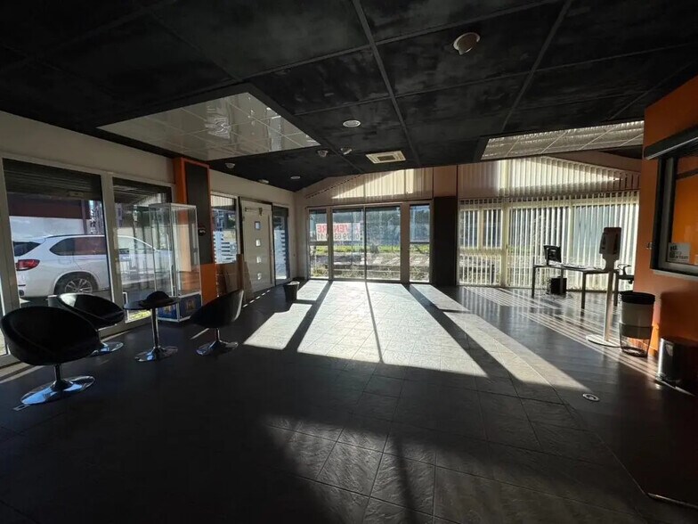 Local commercial dans Castanet-Tolosan à vendre - Hall d’entrée – Image 2 sur 13