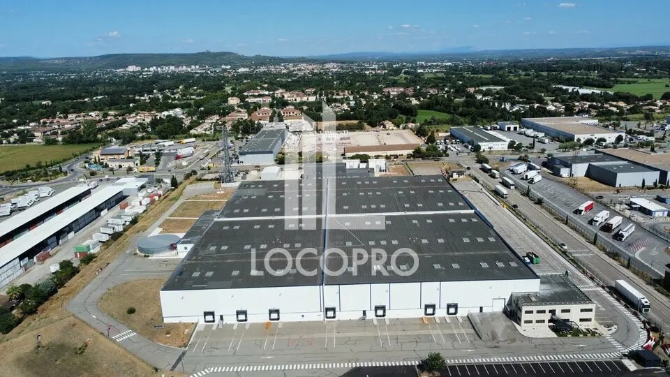 Local d’activités dans Salon-de-Provence à louer - Photo de l’immeuble – Image 2 sur 5