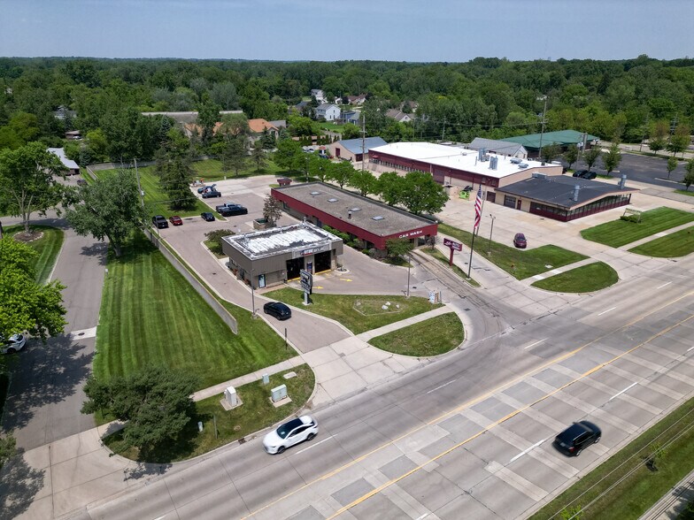 34650 W 8 Mile Rd, Farmington, MI à vendre - Photo de l’immeuble – Image 2 sur 5