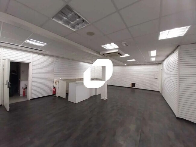 Plus de détails pour Local commercial à vendre