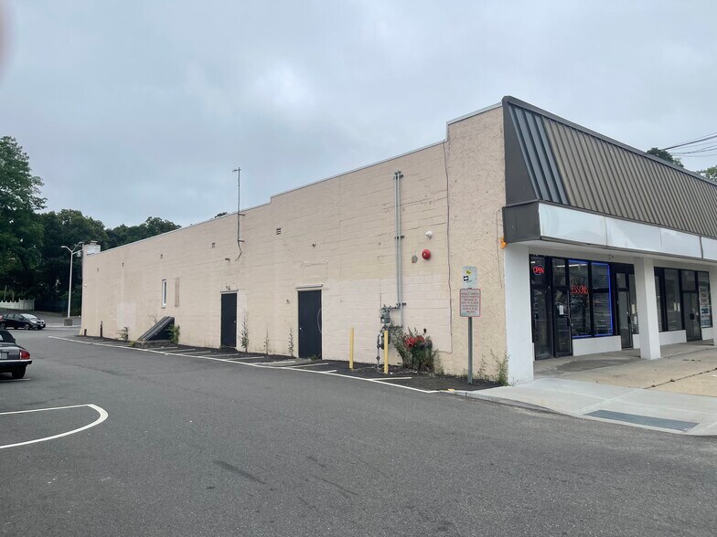 419-437 Hawkins Ave, Ronkonkoma, NY à vendre - Photo de l’immeuble – Image 2 sur 9