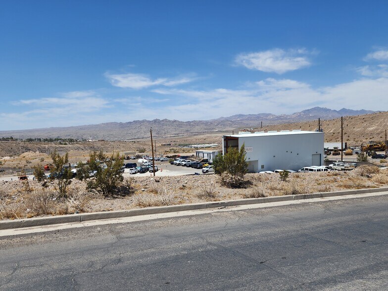 2011 Plata Caleta, Bullhead City, AZ à louer - Photo de l’immeuble – Image 2 sur 8