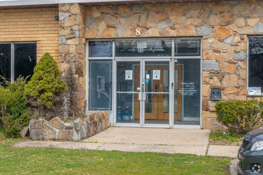 85 Schmitt Blvd, Farmingdale, NY à louer - Photo de l’immeuble – Image 3 sur 9