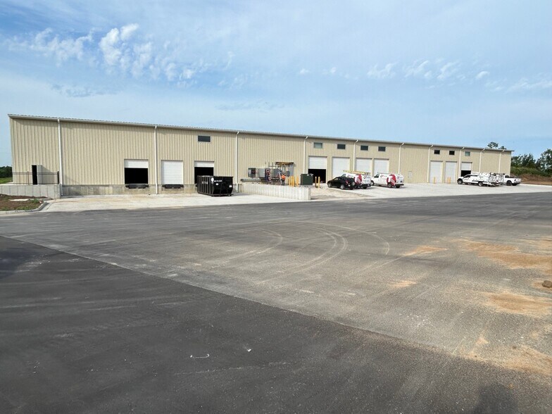 18760 Johnson Dr, Shawnee, KS à vendre - Photo de l’immeuble – Image 2 sur 6
