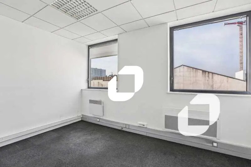 Bureau dans Ivry-sur-Seine à louer - Photo de l’immeuble – Image 2 sur 10