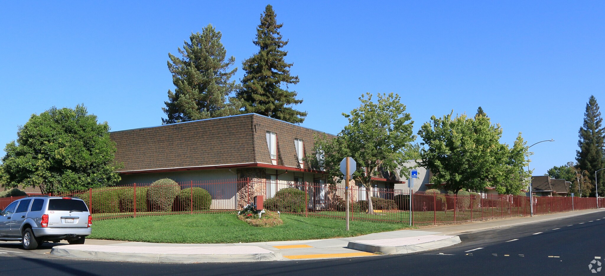 3060 Laurelhurst Dr, Rancho Cordova, CA à vendre Photo principale– Image 1 sur 89