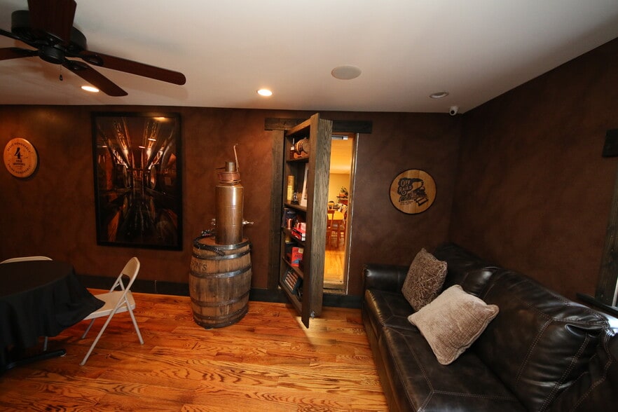 2118 Bruce Ave, Louisville, KY à vendre - Photo intérieure – Image 2 sur 28
