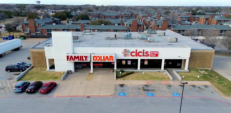 726 W Pioneer Pky, Grand Prairie, TX à louer - Photo de l’immeuble – Image 3 sur 5