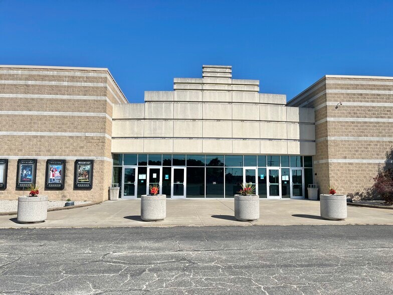 1060 Mariners Dr, Warsaw, IN à vendre - Photo de l’immeuble – Image 2 sur 15