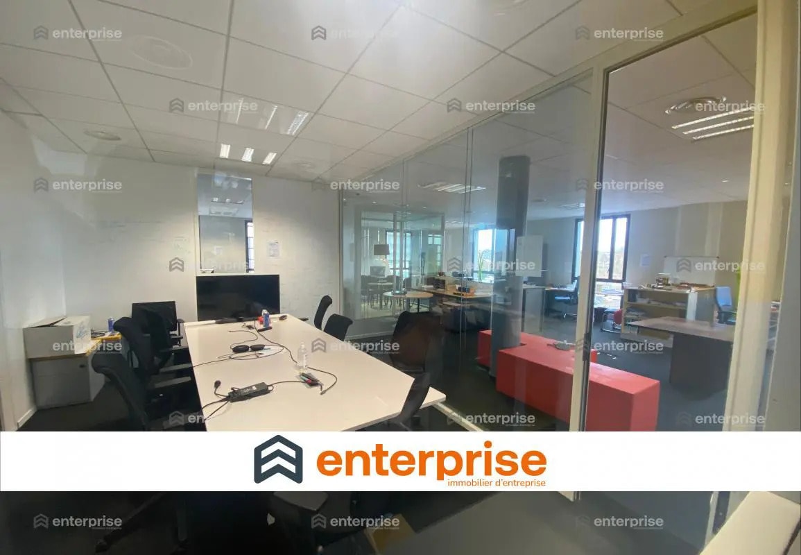 Bureau dans Compiègne à louer Photo de l’immeuble– Image 1 sur 9