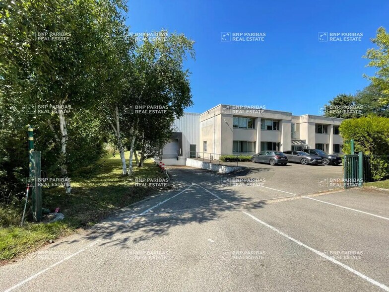 Local d'activités dans Coignières à vendre - Photo de l’immeuble – Image 3 sur 25