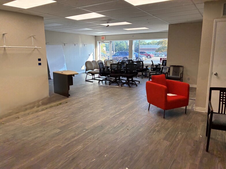 1164 E Ridge Rd, Rochester, NY à louer - Photo intérieure – Image 3 sur 21