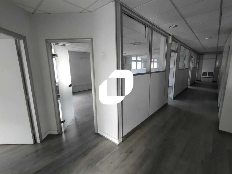 Bureau dans Argenteuil à louer - Photo de l’immeuble – Image 2 sur 17