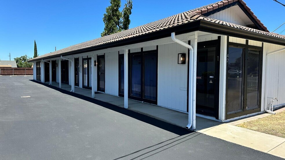 421 E Center St, Manteca, CA à louer - Photo de l’immeuble – Image 2 sur 28