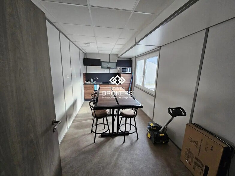 Bureau dans Gilly-sur-Isère à louer - Photo de l’immeuble – Image 3 sur 5