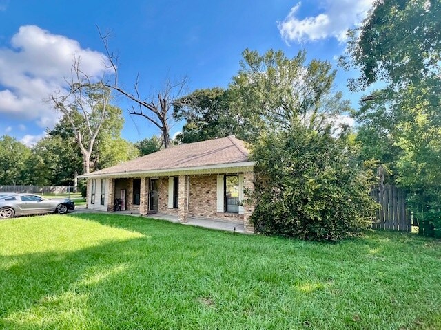 11988 Forest Oaks Ct, Baton Rouge, LA à vendre - Photo principale – Image 1 sur 1