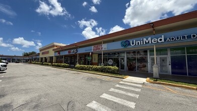 4646-4698 NW 183rd St, Miami Gardens, FL à louer Photo de l’immeuble– Image 2 sur 6