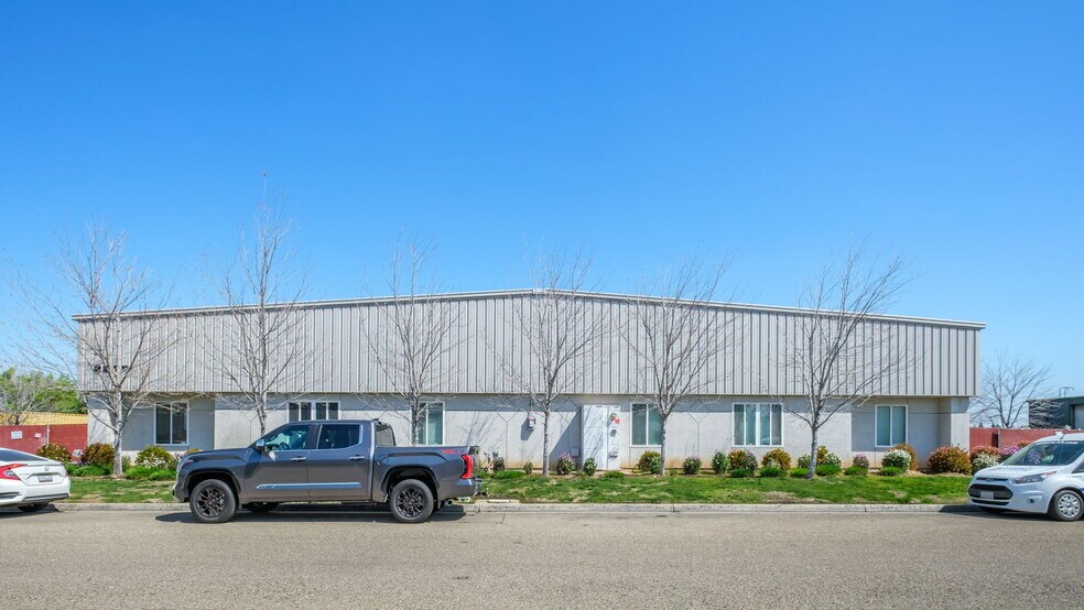 2960 N Miami Ave, Fresno, CA à louer - Photo de l’immeuble – Image 2 sur 8