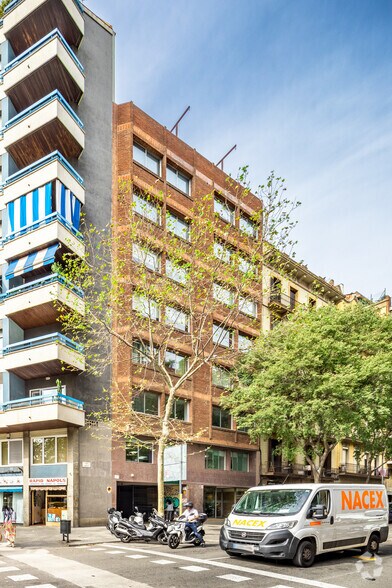 Carrer de Nàpols, 227, Barcelone, Barcelona à louer - Photo de l’immeuble – Image 2 sur 5