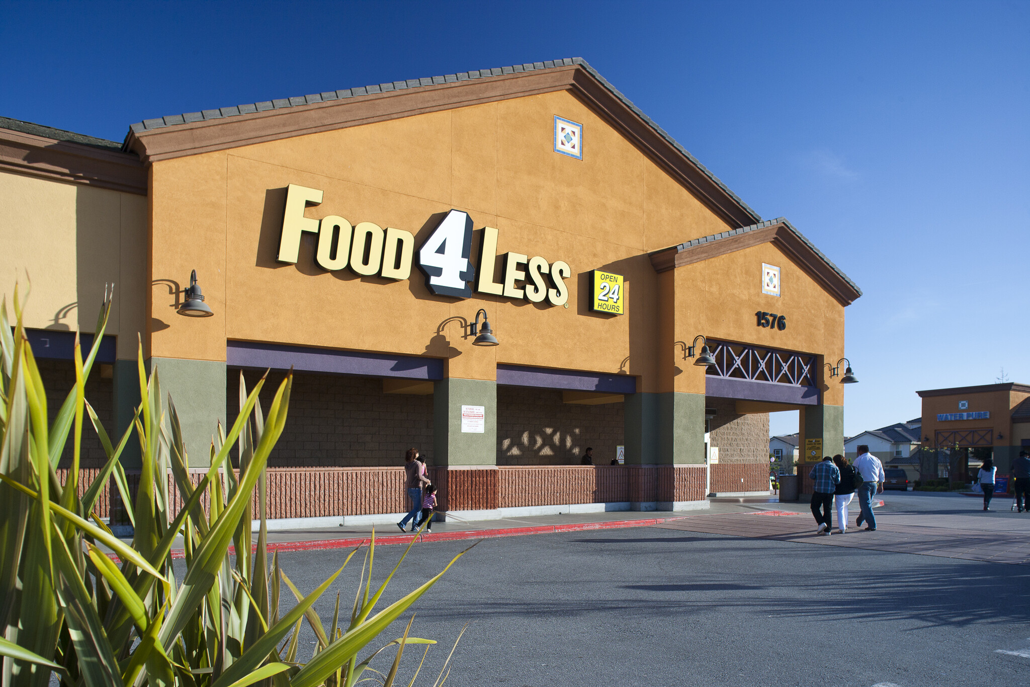 1576-1594 N Sanborn Rd, Salinas, CA à louer Photo de l’immeuble– Image 1 sur 7