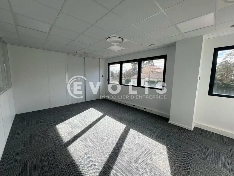 Local d’activités dans Dardilly à louer - Photo intérieure – Image 3 sur 23