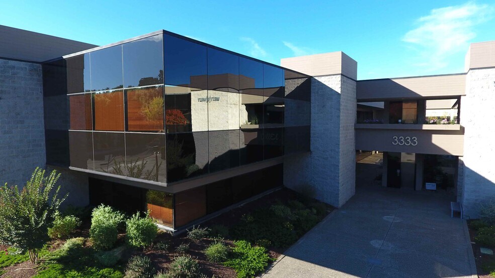 3333 Mendocino Ave, Santa Rosa, CA à louer - Photo de l’immeuble – Image 3 sur 12