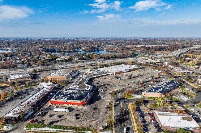 Plus de détails pour 13541-13579 Grove Dr, Maple Grove, MN - Local commercial à louer