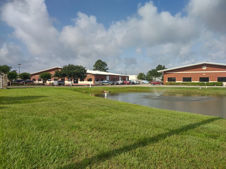 11101-11109 Cutten Rd, Houston, TX à louer - Photo de l’immeuble – Image 3 sur 4