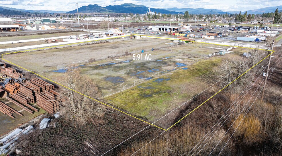 702 S 28th St, Springfield, OR à vendre - Photo principale – Image 1 sur 8
