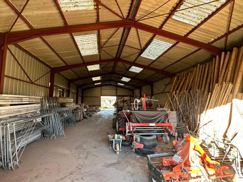Industriel/Logistique dans Fréjus à louer - Photo de l’immeuble – Image 3 sur 4