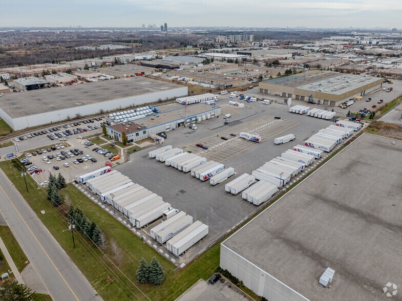 27 Automatic Rd, Brampton, ON à vendre - Aérien – Image 2 sur 2