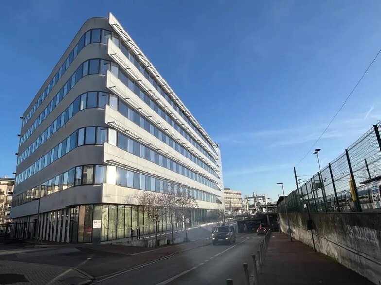 1 Rue Raoul Dautry, Ermont à louer - Photo de l’immeuble – Image 3 sur 28