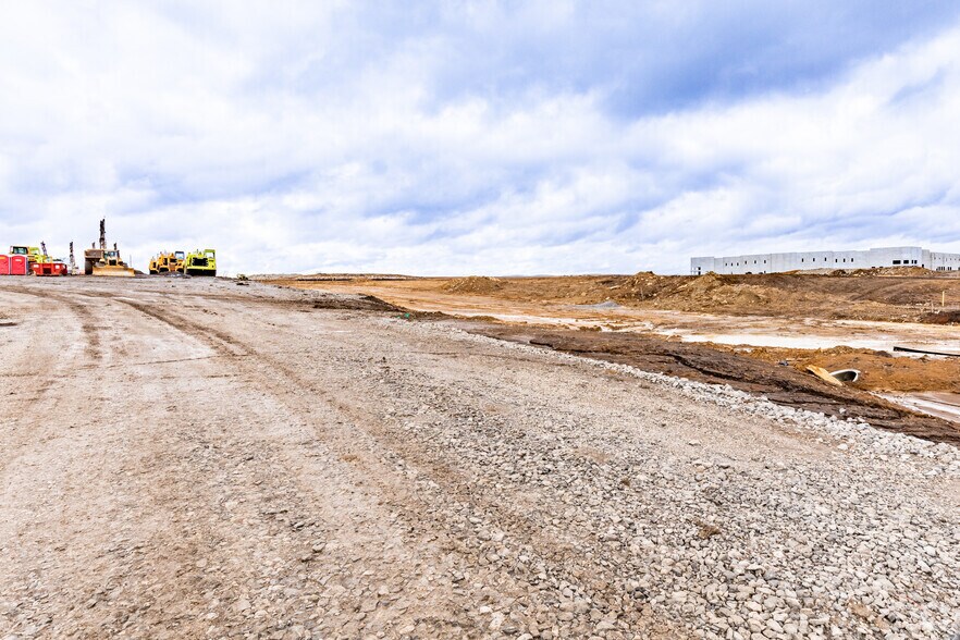 W 167th Street & S Clare Rd, New Century, KS à louer - Photo de l’immeuble – Image 2 sur 6