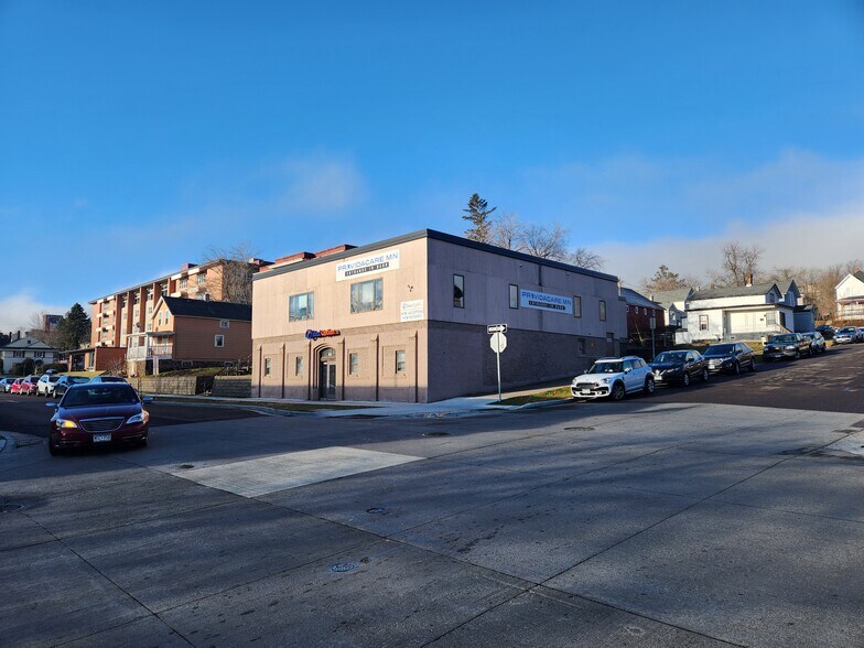 831 E 2nd St, Duluth, MN à vendre - Photo principale – Image 1 sur 16