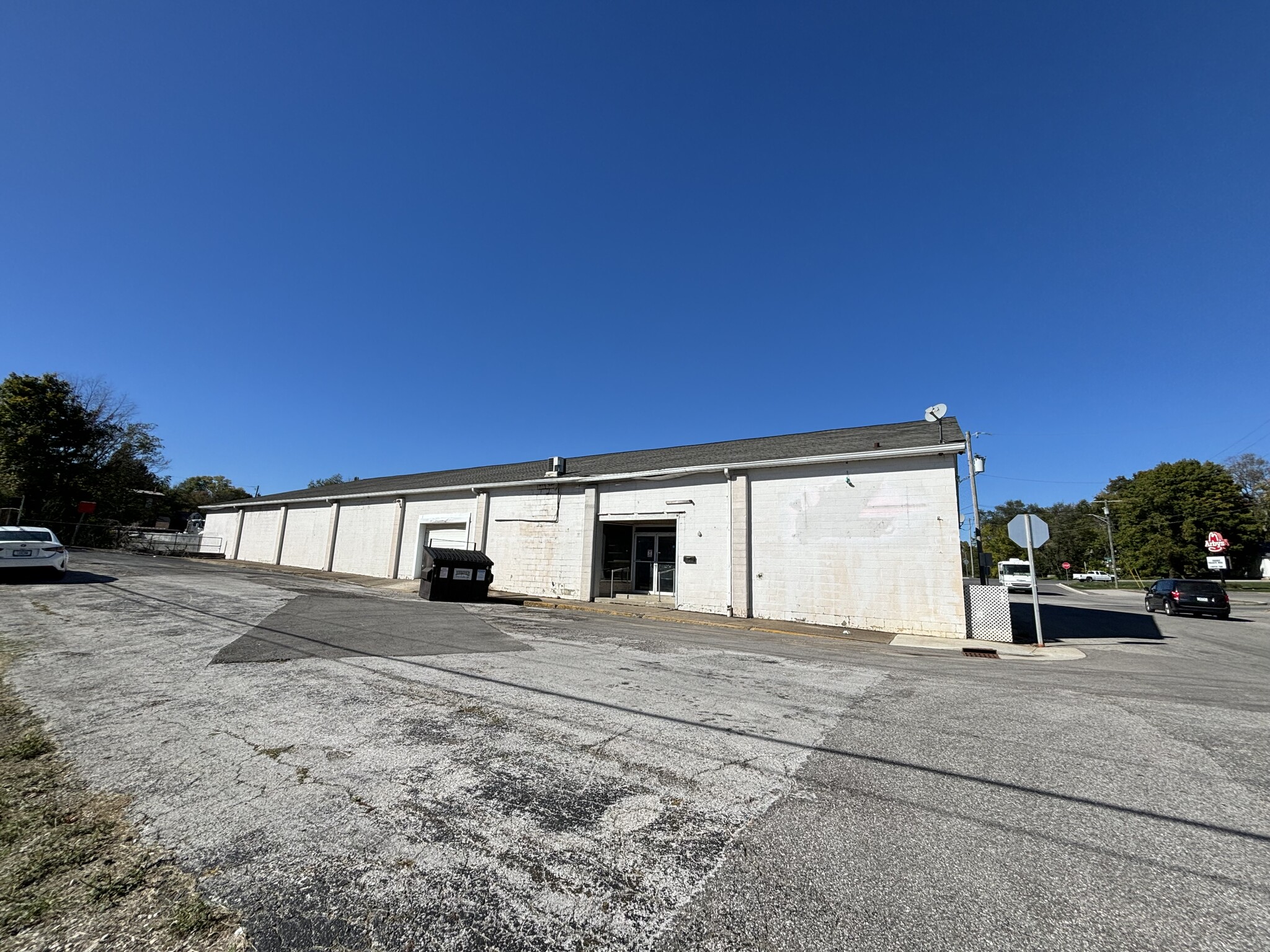 301 W Mulberry St, Salem, IN à vendre Photo principale– Image 1 sur 9