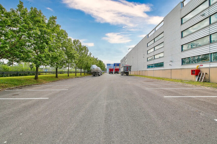 Industriel/Logistique dans Saint-Michel-sur-Orge à louer - Photo de l’immeuble – Image 3 sur 8