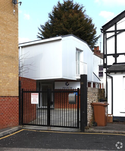 46-46A Throwley Way, Sutton à louer - Photo principale – Image 1 sur 3