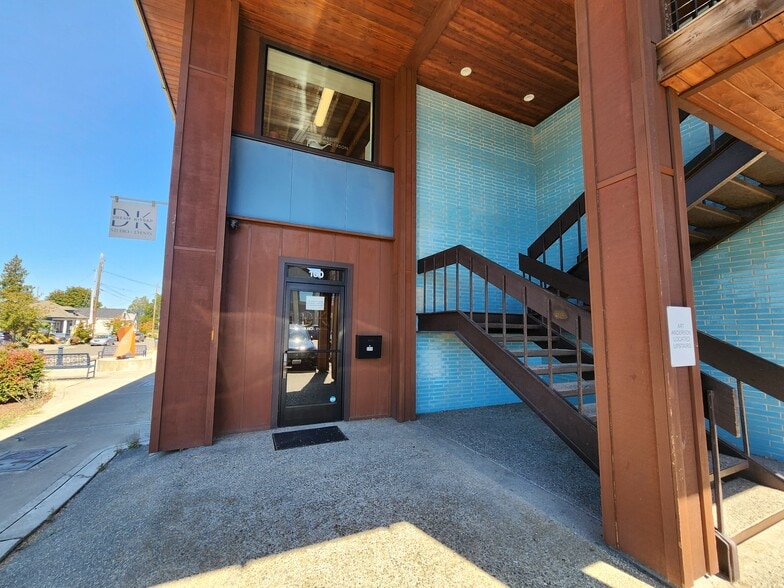 830 Pacific Ave, Bremerton, WA à louer - Photo de l’immeuble – Image 2 sur 10