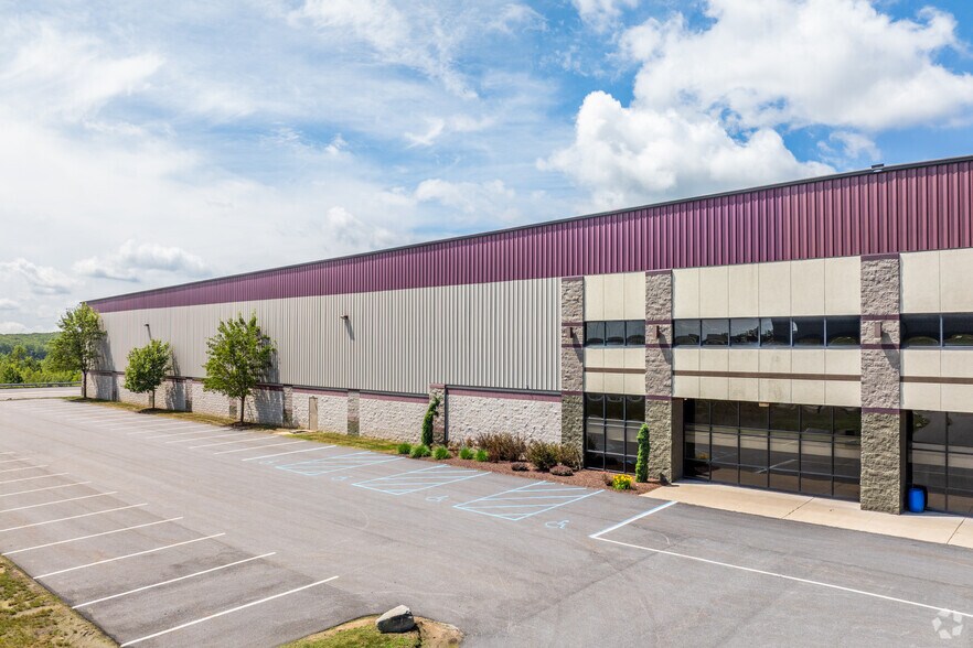 63 Green Mountain Rd, Hazleton, PA à louer - Photo de l’immeuble – Image 3 sur 10
