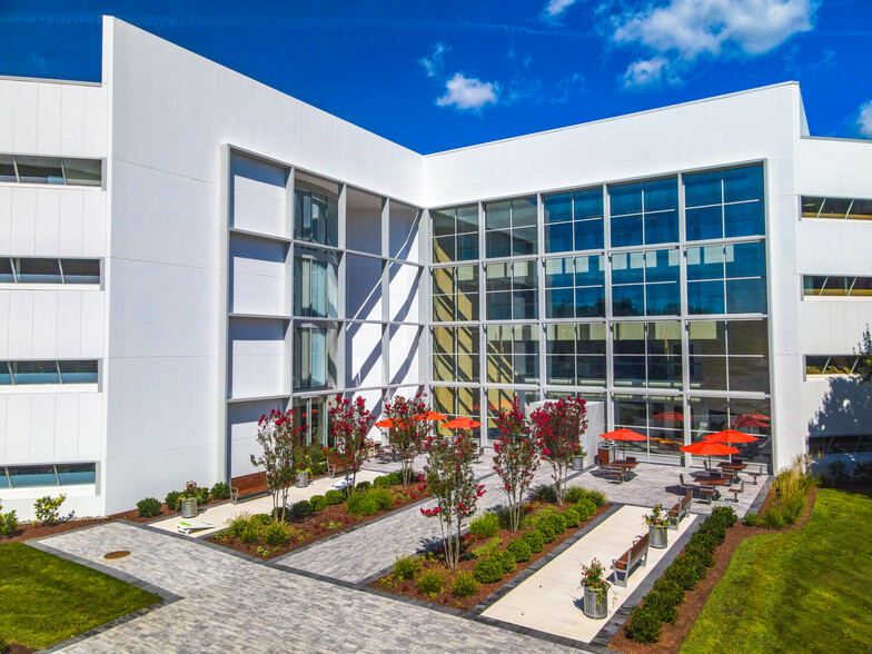500 College Rd E, Princeton, NJ à louer - Photo de l’immeuble – Image 1 sur 22