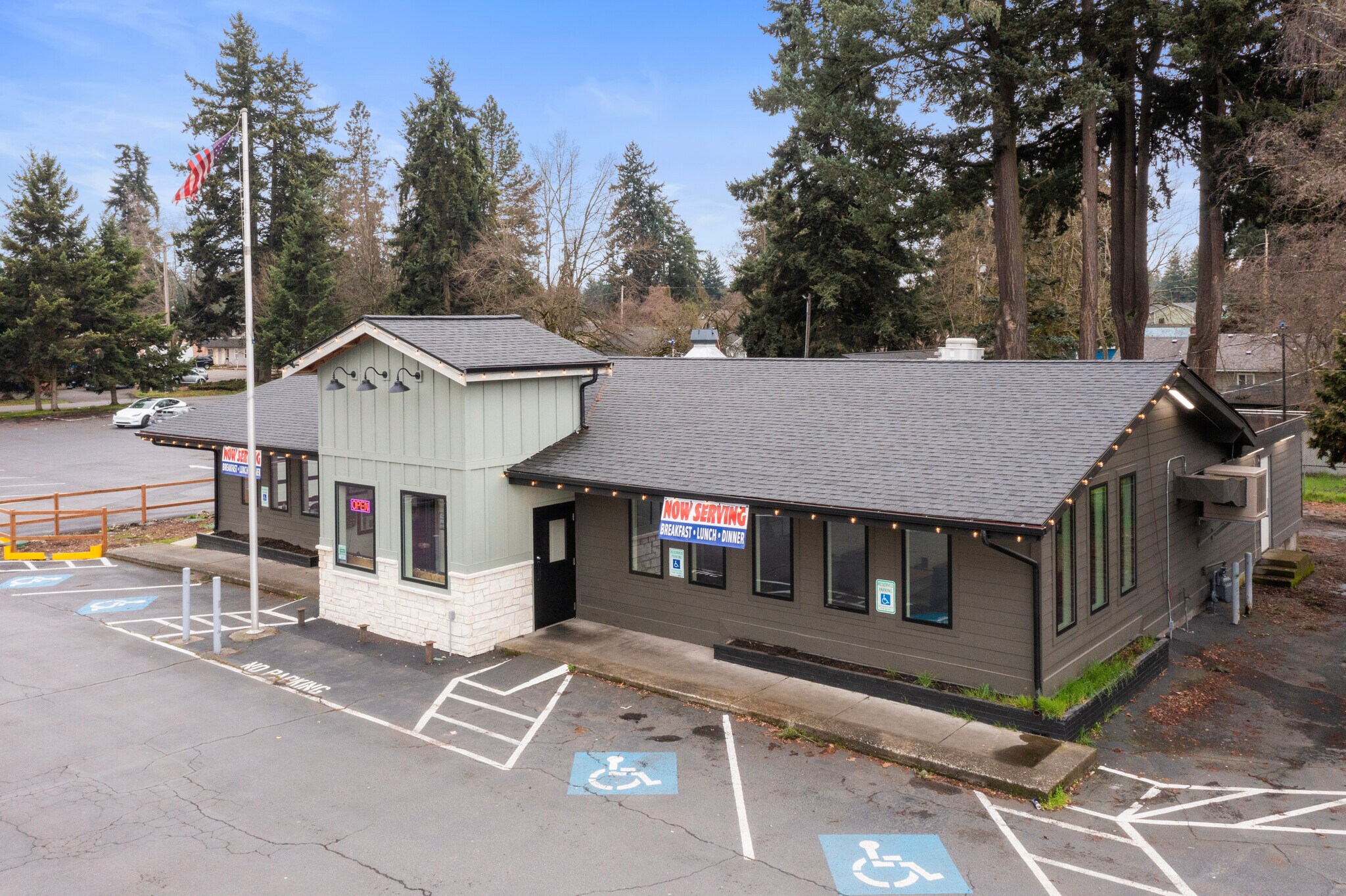 17106 Pacific Ave, Spanaway, WA à vendre Photo de l’immeuble– Image 1 sur 10