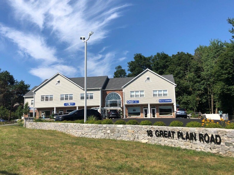 18 Great Plain Rd, Danbury, CT à louer - Photo principale – Image 1 sur 8