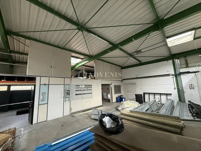 Plus de détails pour Local d'activités à louer