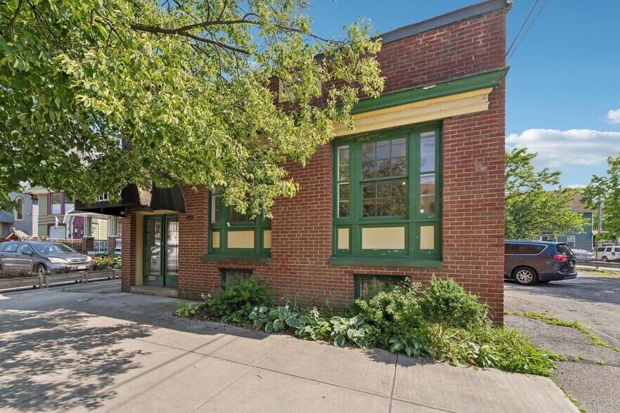 12610 Larchmere Blvd, Cleveland, OH à vendre - Photo de l’immeuble – Image 2 sur 47